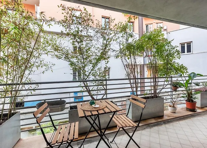 Private Terrace & Parking Apartment *