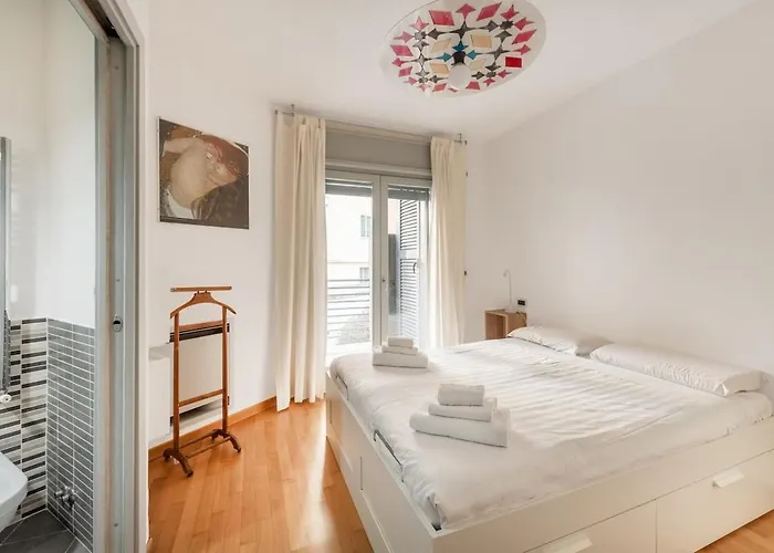 Private Terrace & Parking Apartment