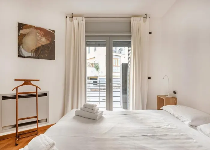 Apartment Private Terrace & Parking Rom