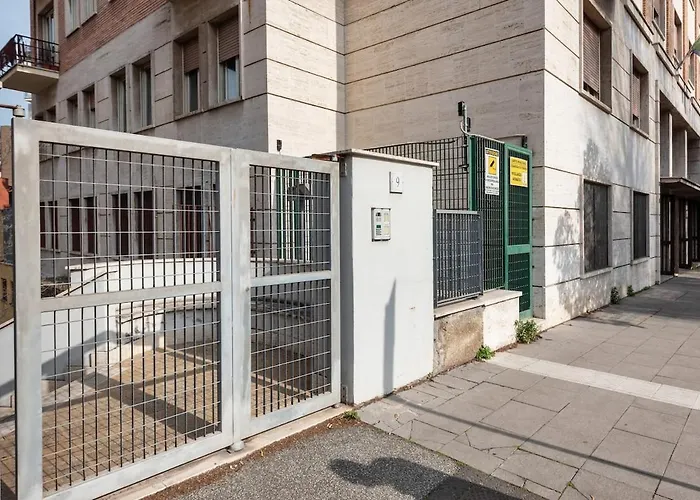 Apartment Private Terrace & Parking Rom
